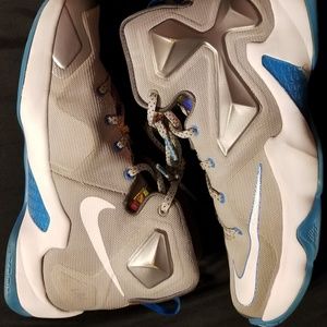 Youth LeBron XIII Size 6Y